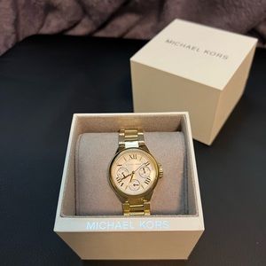 Michael Kors Women's Stainless Steel Analog White Dial Quartz Watch